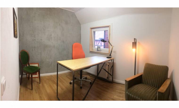Möbliertes Büro