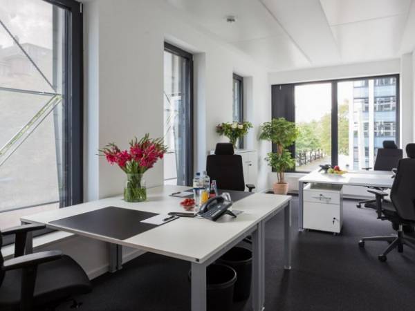 Professioneller Coworking Space & flexible Büros in Hamburg-Neustadt — Bild 1