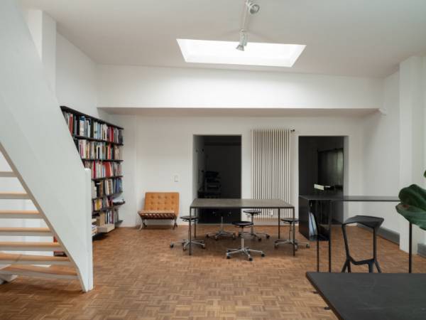 Lichtdurchflutetes Loftbüro in Bürogemeinschaft im — Bild 7