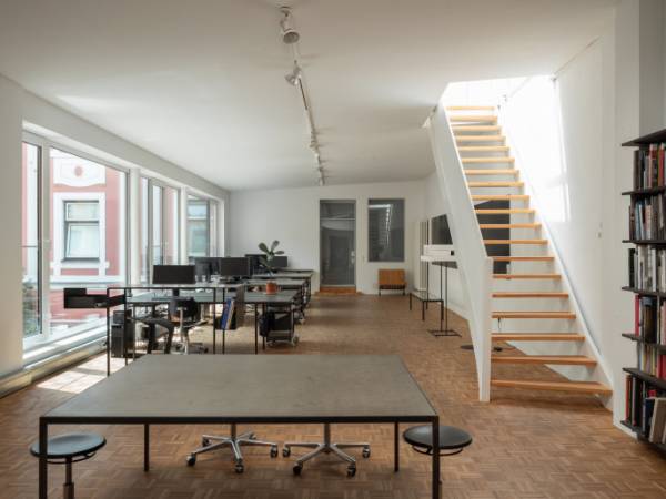 Lichtdurchflutetes Loftbüro in Bürogemeinschaft im — Bild 4