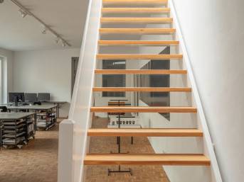 Lichtdurchflutetes Loftbüro in Bürogemeinschaft im — Bild 5