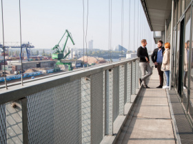 Moderne Loftbüros mit Mainblick und Balkon