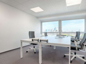 Arbeiten mit Skylineblick: professionelle Offices und Coworking