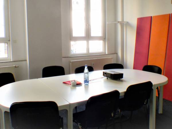 Helle Bürogemeinschaft in Offenbach am Main mit Industrieflair — Bild 4