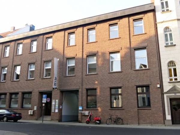 Moderner Arbeitsplatz in Bürogemeinschaft mit Loftcharakter in — Bild 8
