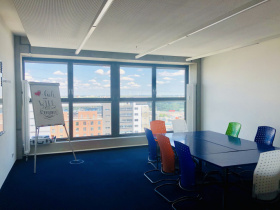 Panoramabüro im Harburger Silo – Stil, Service & Skylineblick