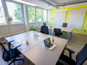 Büro-Arbeitsplatz im Coworking Space / Bürogemeinschaft