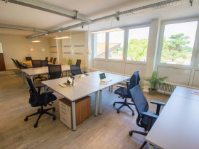 Büro-Arbeitsplatz im Coworking Space / Bürogemeinschaft
