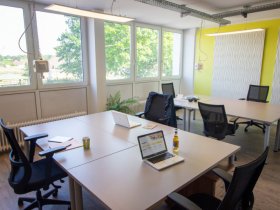 Büro-Arbeitsplatz im Coworking Space / Bürogemeinschaft