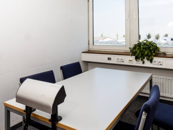 Frisch sanierte Büroeinheit in Schwieberdingen — Bild 8