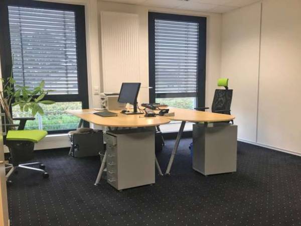 Helles teilmöbliertes Büro in Bürogemeinschaft in Hürth-Efferen — Bild 1