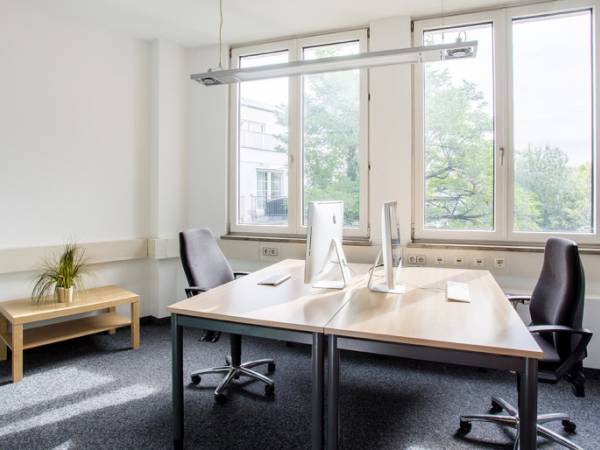 Helle Büroräume mit Grünblick in München-Berg am Laim — Bild 4