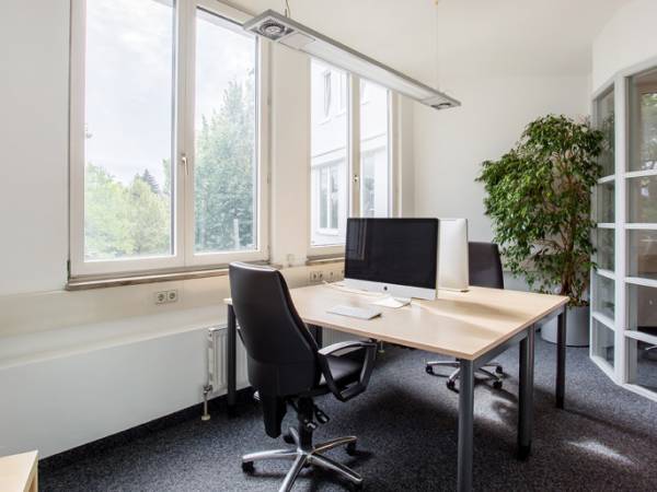 Helle Büroräume mit Grünblick in München-Berg am Laim — Bild 7
