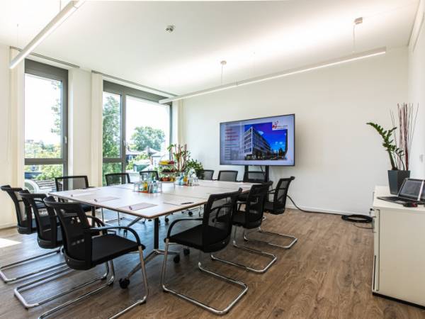 Lichtdurchfluteter Coworking Space & moderne Büros in Wiesbaden-Südost — Bild 8