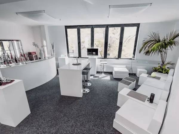 Abschließbares Büro in München (Berg am Laim) – Helle Büroräume mit Gartenblick in München-Berg am Laim — Bild 1