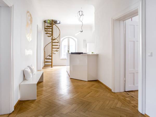 Schreibtischplatz in München (Altstadt-Lehel) – Elegante Bürogemeinschaft im Altbaustil in München-Altstadt-Lehel — Bild 7