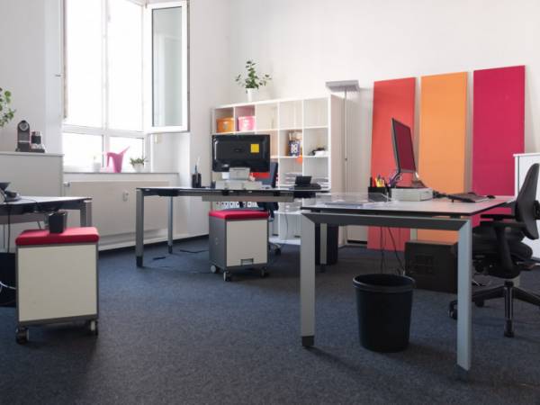 Helle Bürogemeinschaft in Offenbach am Main mit Industrieflair — Bild 1