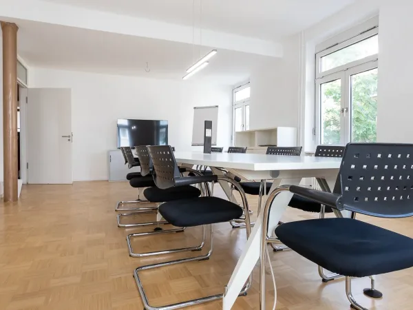 Schreibtischplatz in Frankfurt am Main (Frankfurt-Ostend) – Moderne Bürogemeinschaft im ruhigen Hinterhaus in Frankfurt-Ostend — Bild 2