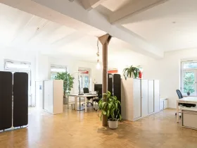 Moderne Bürogemeinschaft im ruhigen Hinterhaus in Frankfurt-Ostend