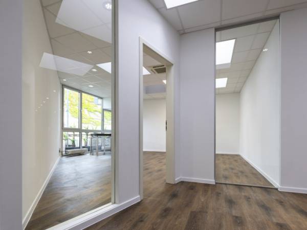 Moderne Bürogemeinschaft mit Tageslicht in Düsseldorf-Heerdt — Bild 7