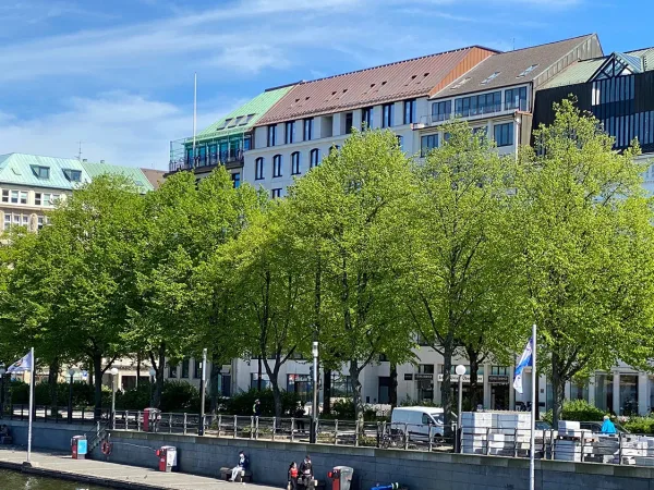 Abschließbares Büro in Hamburg (Altstadt) – Exklusives Business Center in Hamburg-Altstadt an der Binnenalster — Bild 1