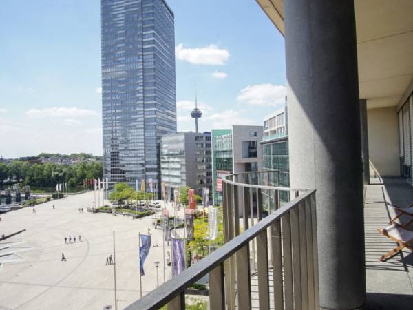 Modernes Business Center im Mediapark in Köln Neustadt-Nord — Bild 4