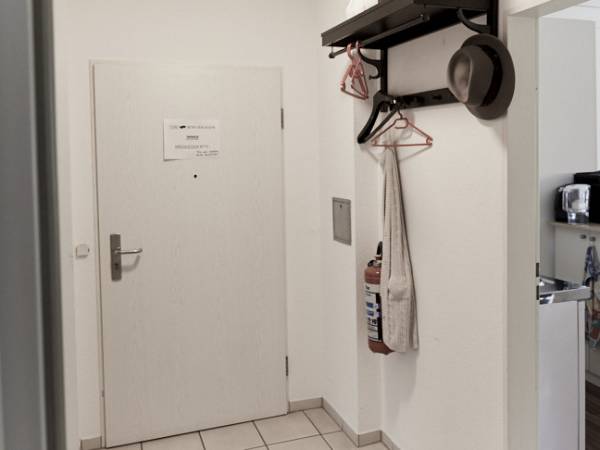 Großes, voll möbliertes Büro in ruhiger Bürogemeinschaft in — Bild 7