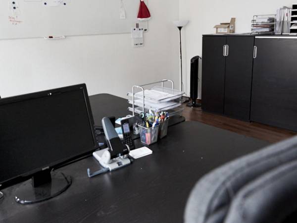 Großes, voll möbliertes Büro in ruhiger Bürogemeinschaft in — Bild 5