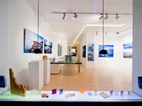 Kreative Bürogemeinschaft mit Ausstellungsmöglichkeit im Schaufenster