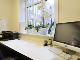 Kleiner Büroraum im schönem Innenarchitekten-Atelier