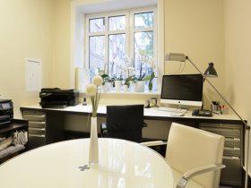 Kleiner Büroraum im schönem Innenarchitekten-Atelier