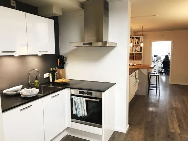 Schreibtischplatz in Wangen im Allgäu – Moderner Arbeitsplatz in kreativer Bürogemeinschaft in Wangen Altstadt — Bild 8