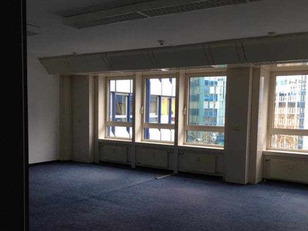 Bürogemeinschaft mit viel Platz für Büros und Schulungen in Eschborn — Bild 4
