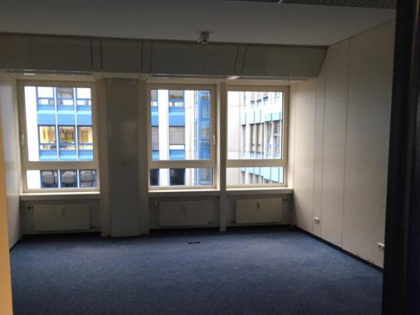 Bürogemeinschaft mit viel Platz für Büros und Schulungen in Eschborn — Bild 6
