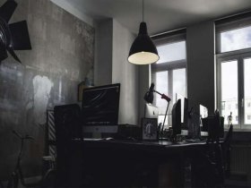 Stylisch ausgestattetes Buero in gesellschaftlicher Buerogemeinschaft