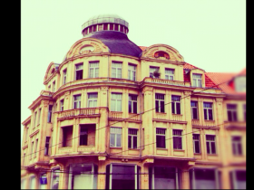 Stylisch ausgestattetes Buero in gesellschaftlicher Buerogemeinschaft