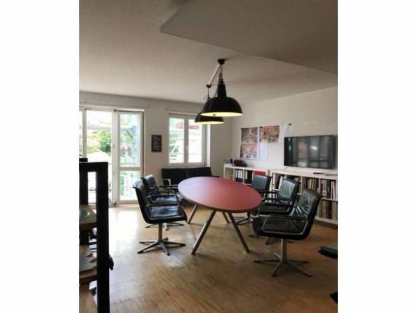 Repräsentative Bürogemeinschaft in Buchenbachs Beletage — Bild 1