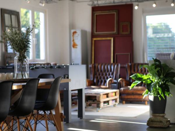 Kreativer Coworking Space im stilvollen Loft in Köln-Godorf — Bild 1