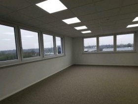 Büros im Neubau - diversen Größen mit großer Lagerfäche