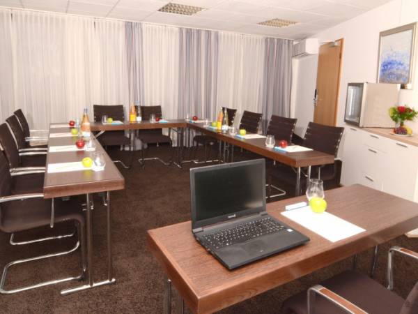 Großzügiges, modernes Büro in ruhiger Bürogemeinschaft in Gerlingen