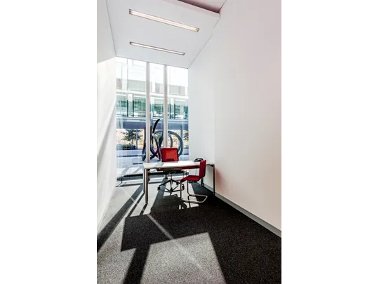 Abschließbares Büro in Darmstadt (West) – Helle, moderne Büroräume im Business Center in Darmstadt West — Bild 2