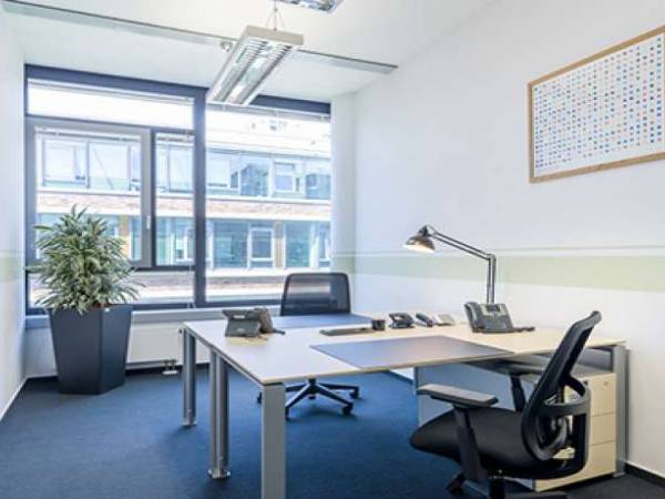 Moderne Büros und Coworking in attraktivem Komplex, Frankfurt Ostend — Bild 1