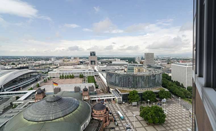 Professionelle Büros & Coworking mit Skyline-Blick in Frankfurt am