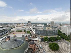 Flexible Büros im Wahrzeichen Frankfurts - im Messeturm