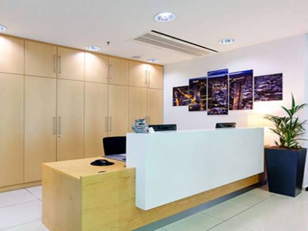 Repräsentative Büros & Co-Working mit Skyline-Blick in Frankfurt — Bild 4