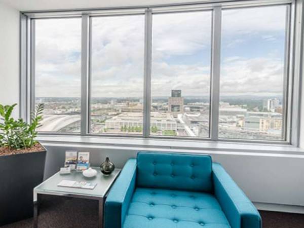 Repräsentative Büros & Co-Working mit Skyline-Blick in Frankfurt — Bild 7