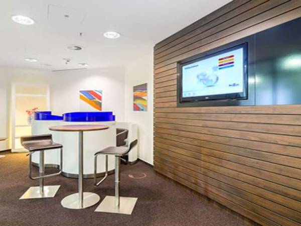Repräsentative Büros & Co-Working mit Skyline-Blick in Frankfurt — Bild 8