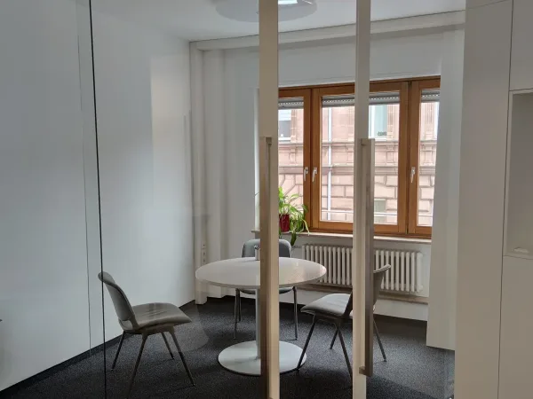 Schreibtischplatz in Nürnberg (Himpfelshof) – Serviceorientiertes Coworking & Bürogemeinschaft in Nürnberg Gostenhof — Bild 6