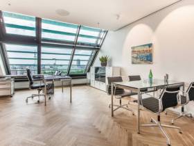 Arbeitsplätze und Einzel-/Teambüros im exklusiven Businesscenter