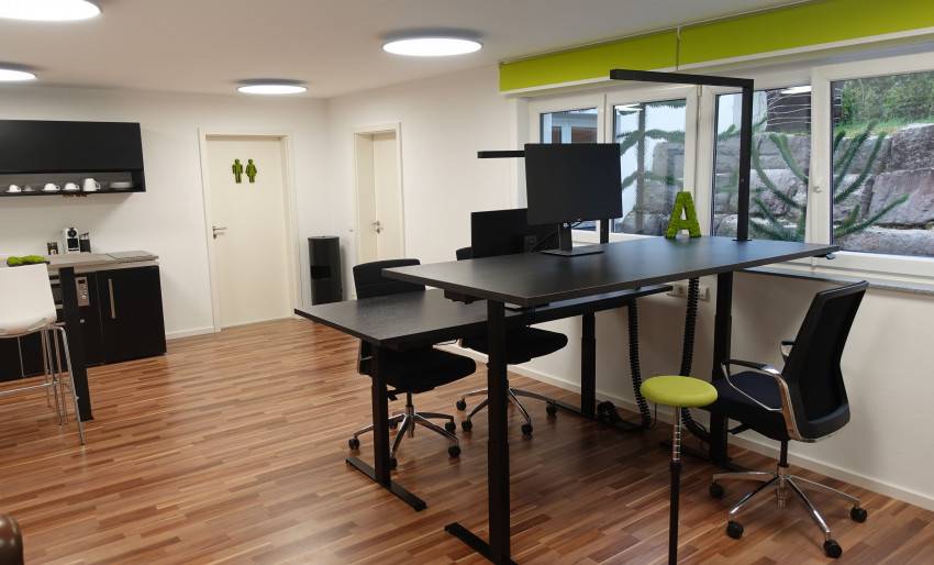 Büro 1 (32 qm) mit 2 Arbeitsplätzen
